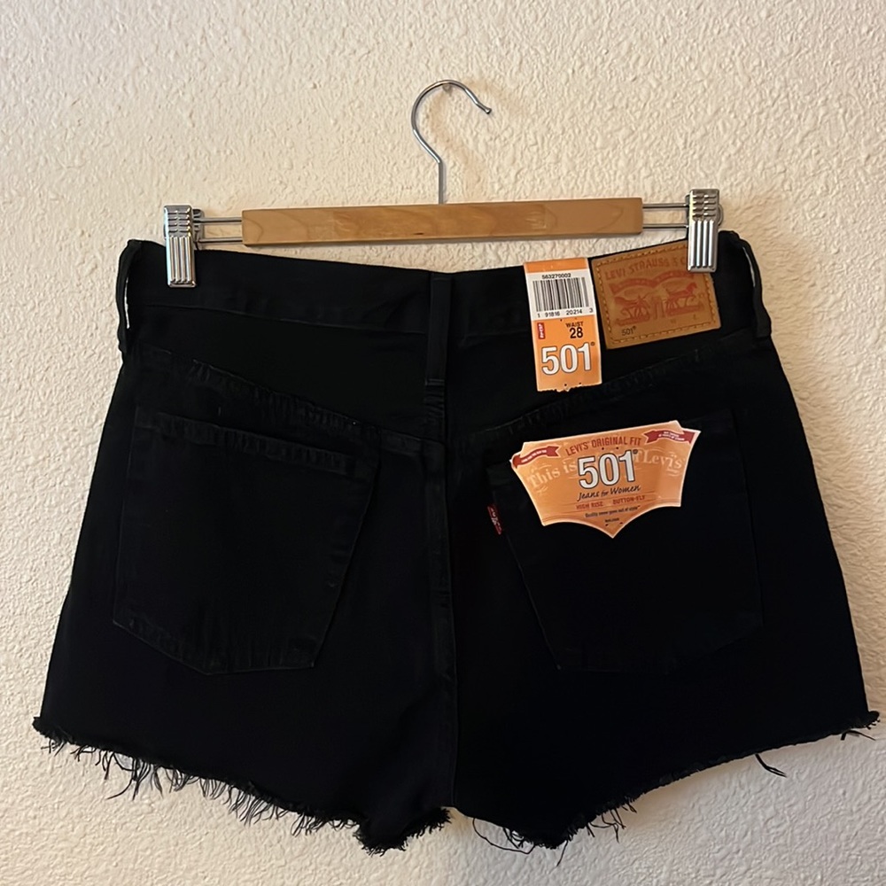 Levi’s 501 High Rise Shorts in Darkest Hour - Picture 5 of 8